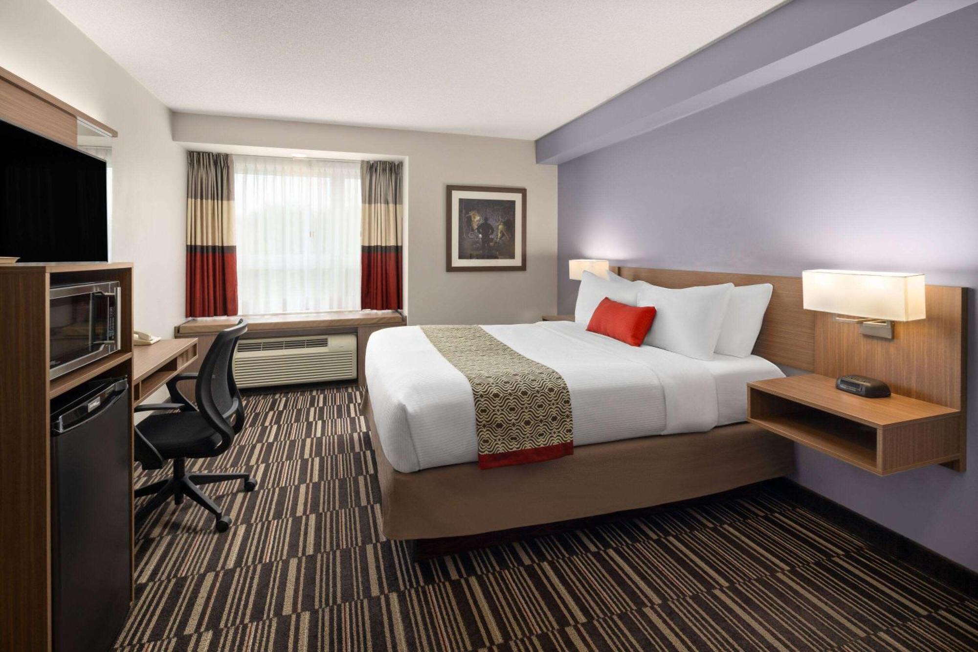 Microtel Inn & Suites By Wyndham Kirkland Lake Esterno foto