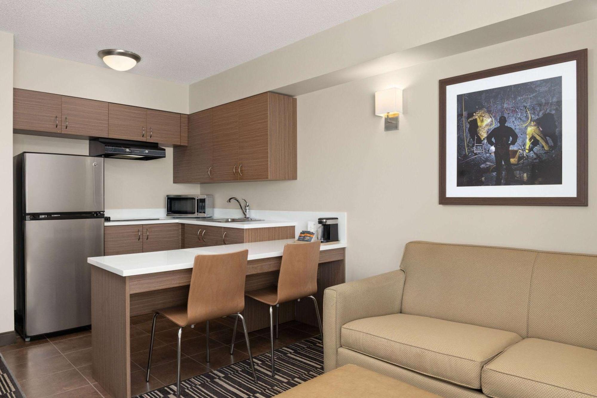 Microtel Inn & Suites By Wyndham Kirkland Lake Esterno foto