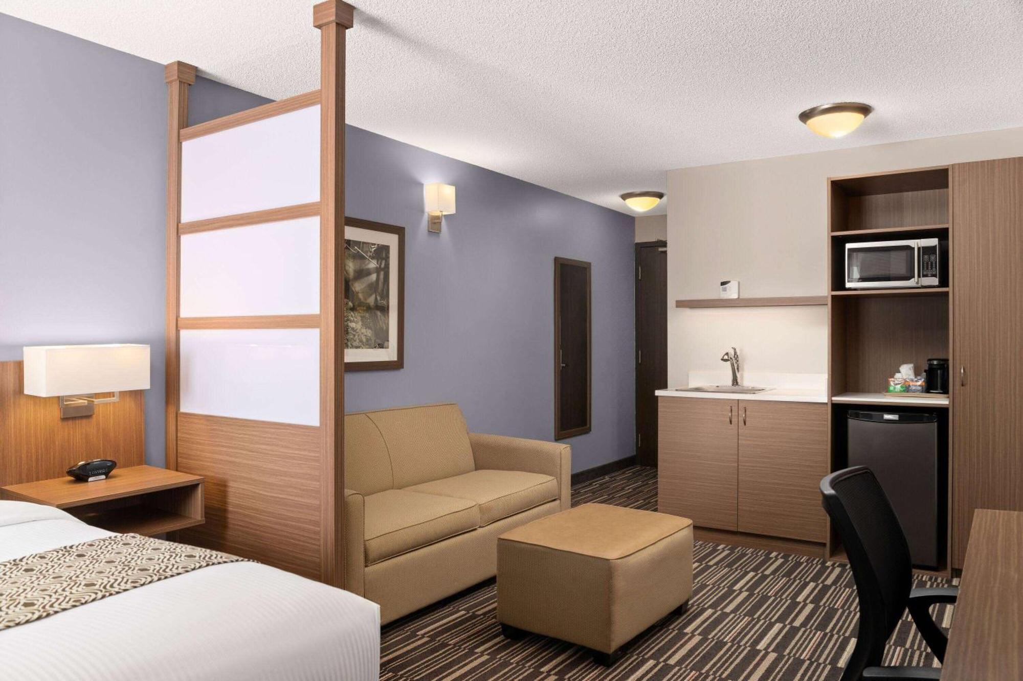Microtel Inn & Suites By Wyndham Kirkland Lake Esterno foto