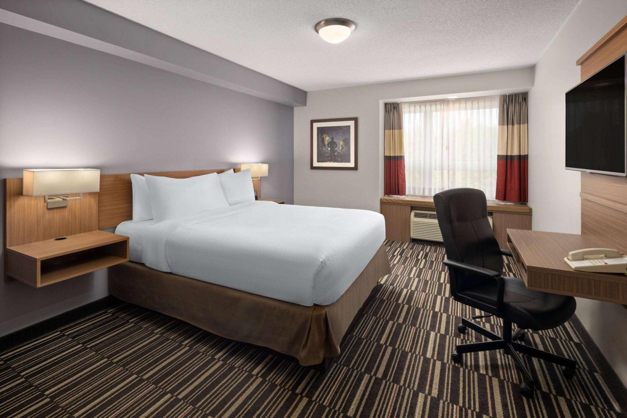 Microtel Inn & Suites By Wyndham Kirkland Lake Esterno foto