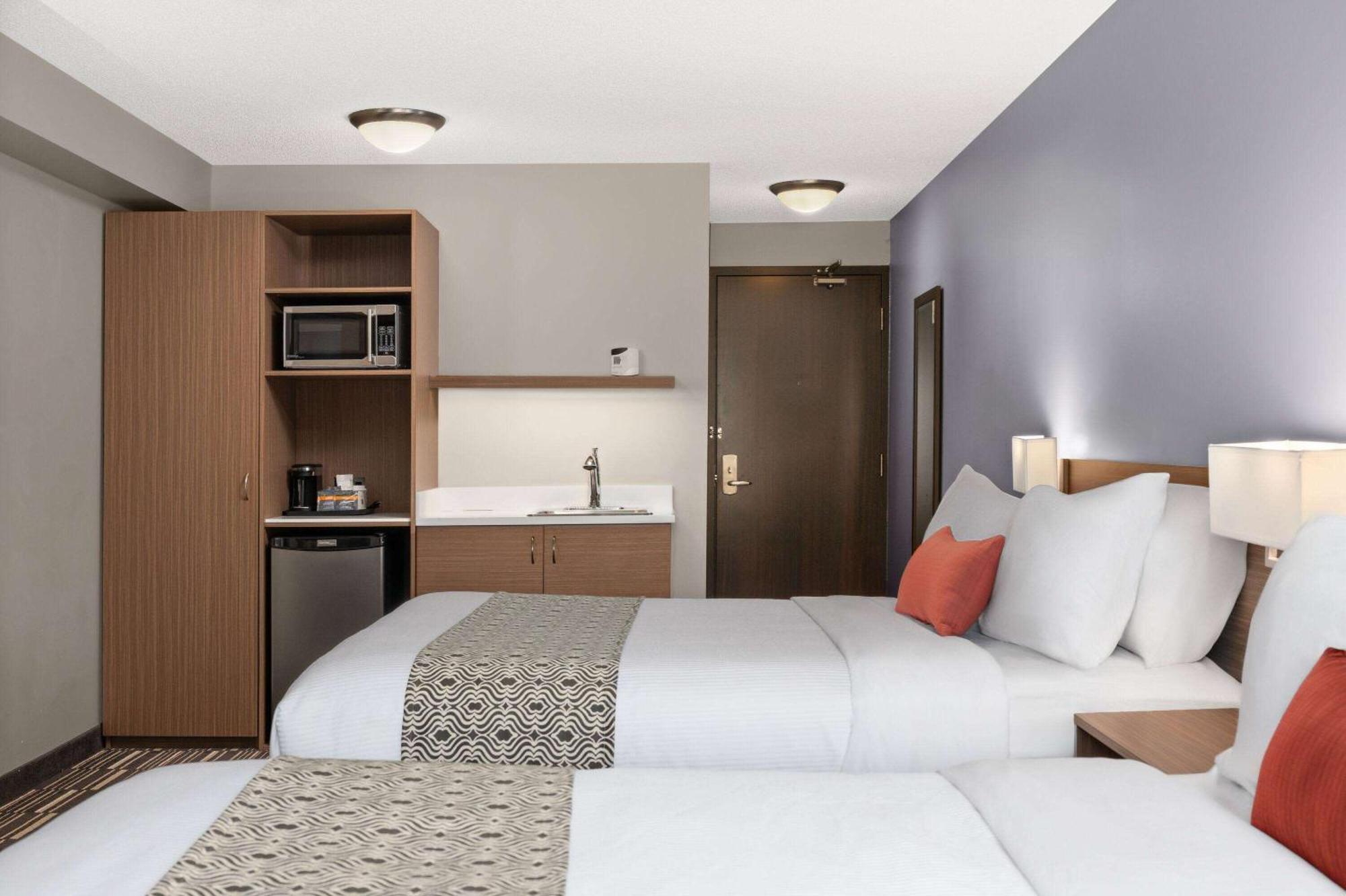 Microtel Inn & Suites By Wyndham Kirkland Lake Esterno foto