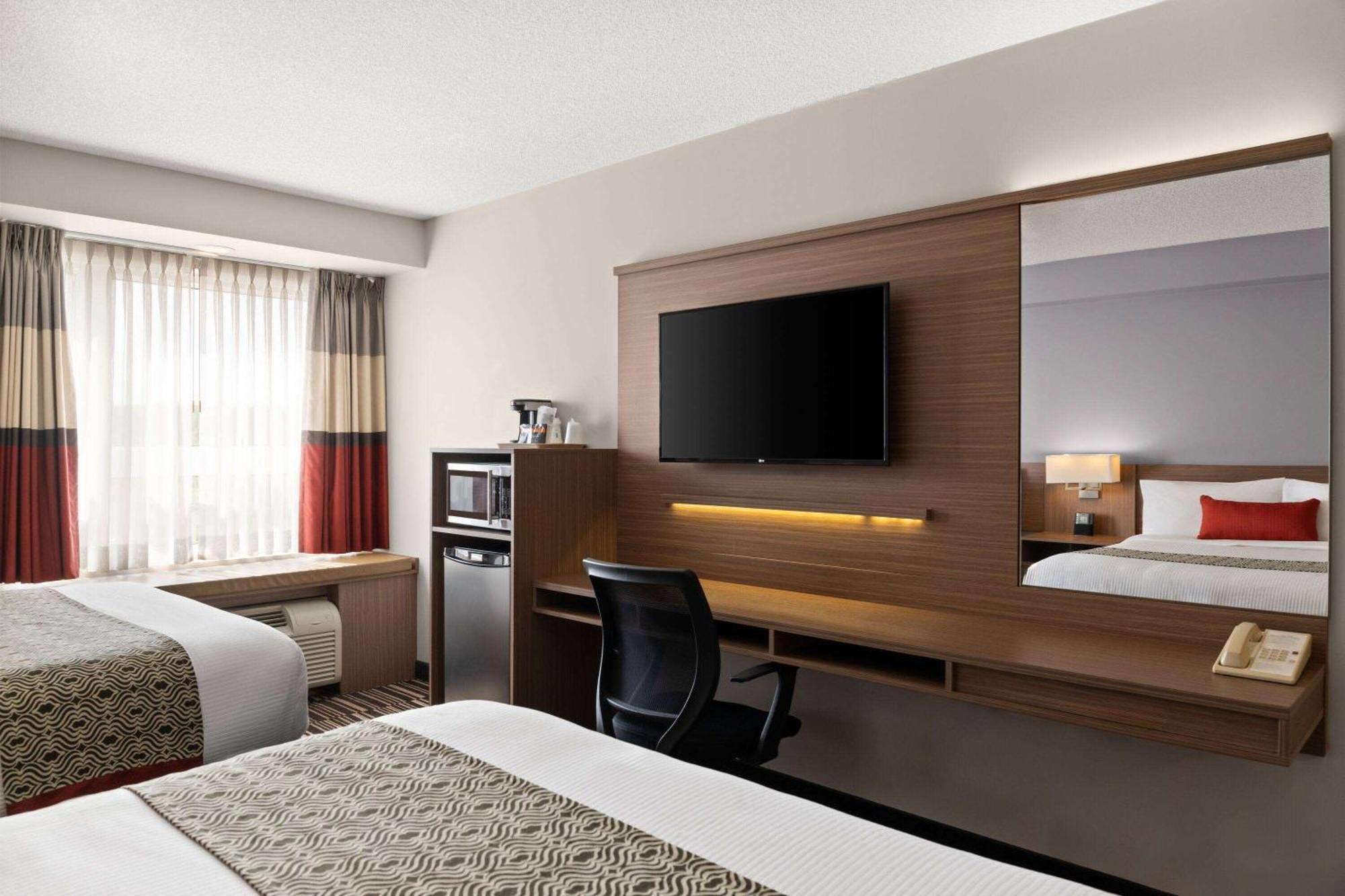 Microtel Inn & Suites By Wyndham Kirkland Lake Esterno foto
