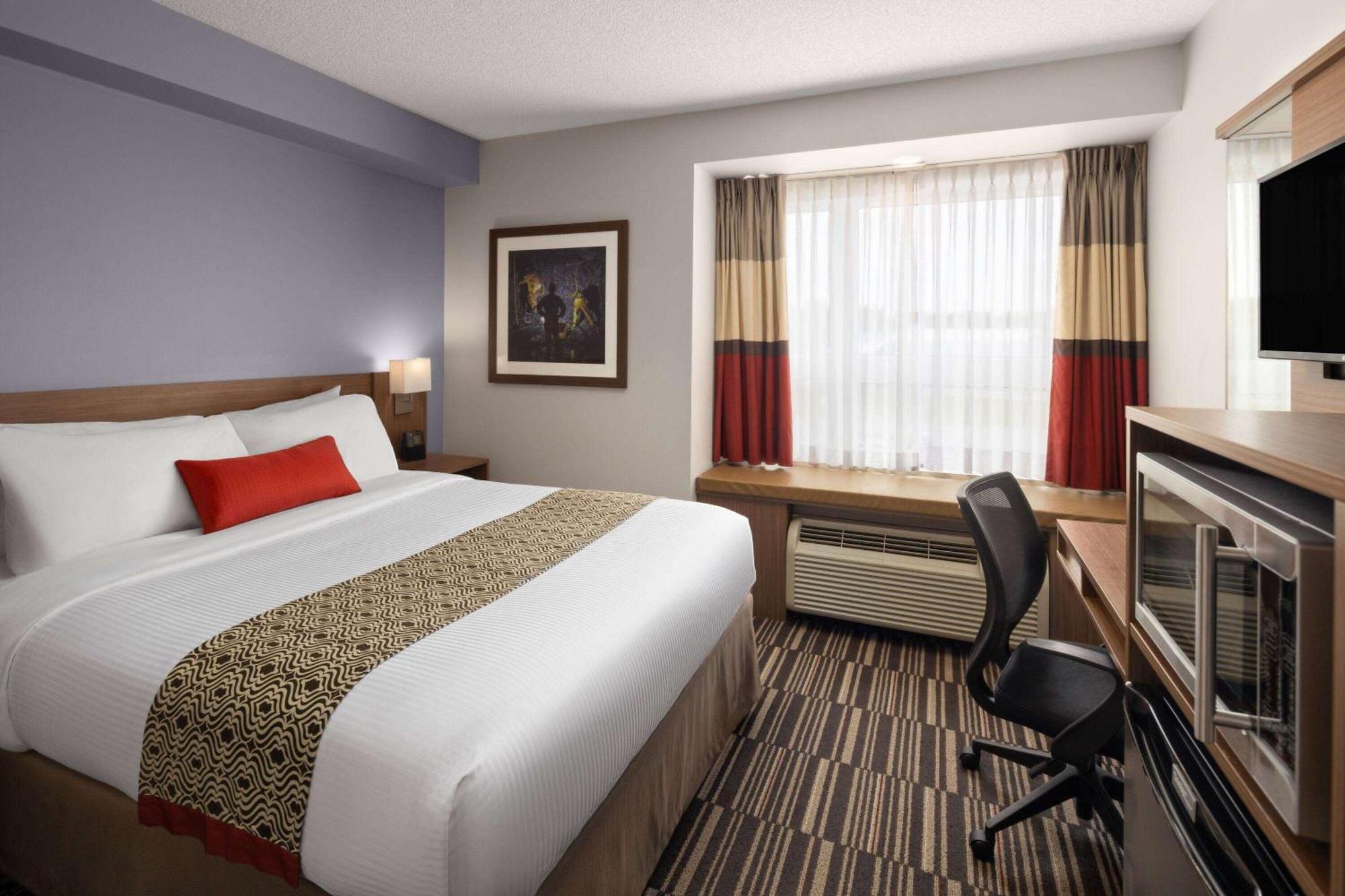 Microtel Inn & Suites By Wyndham Kirkland Lake Esterno foto