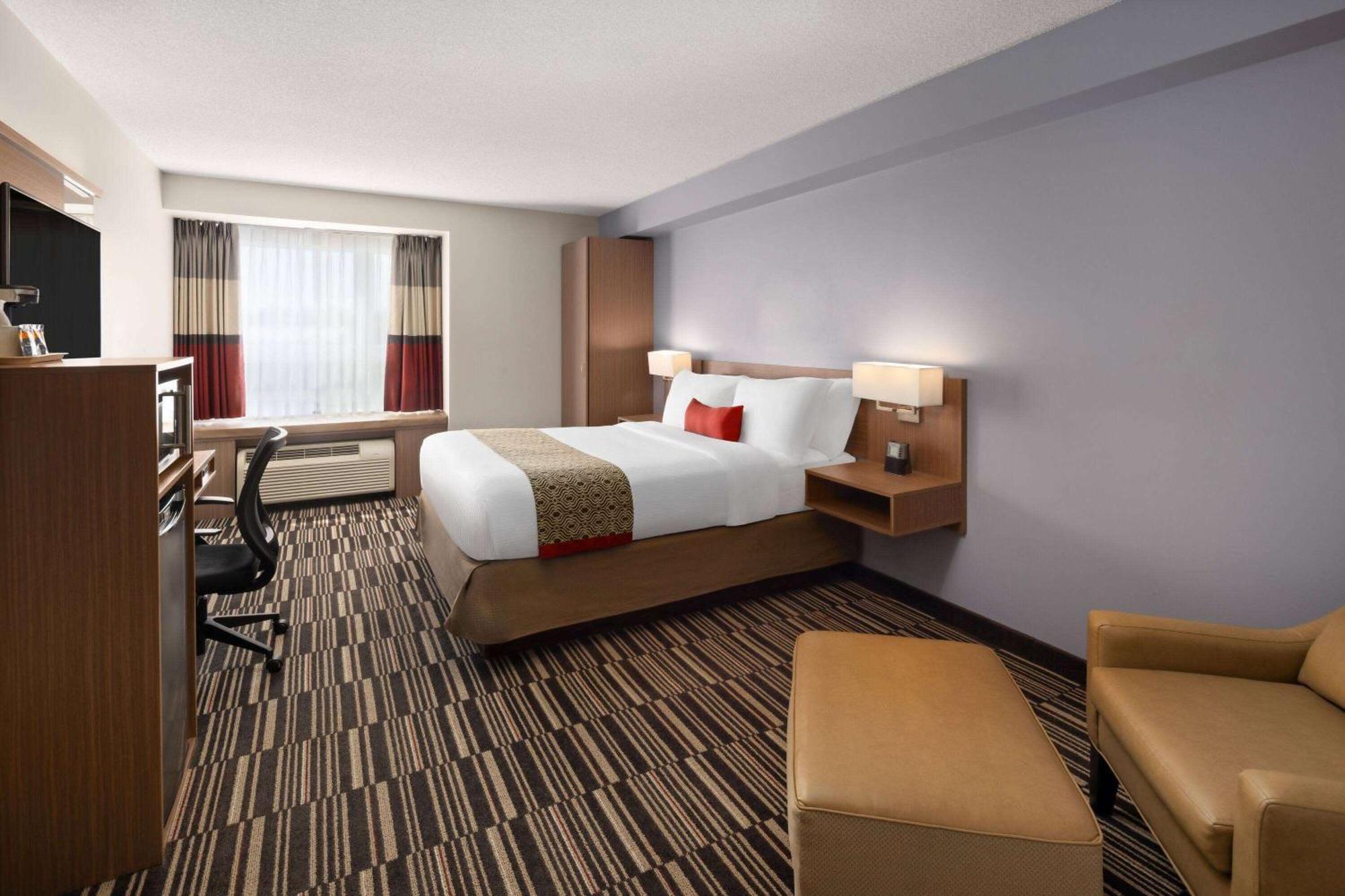Microtel Inn & Suites By Wyndham Kirkland Lake Esterno foto