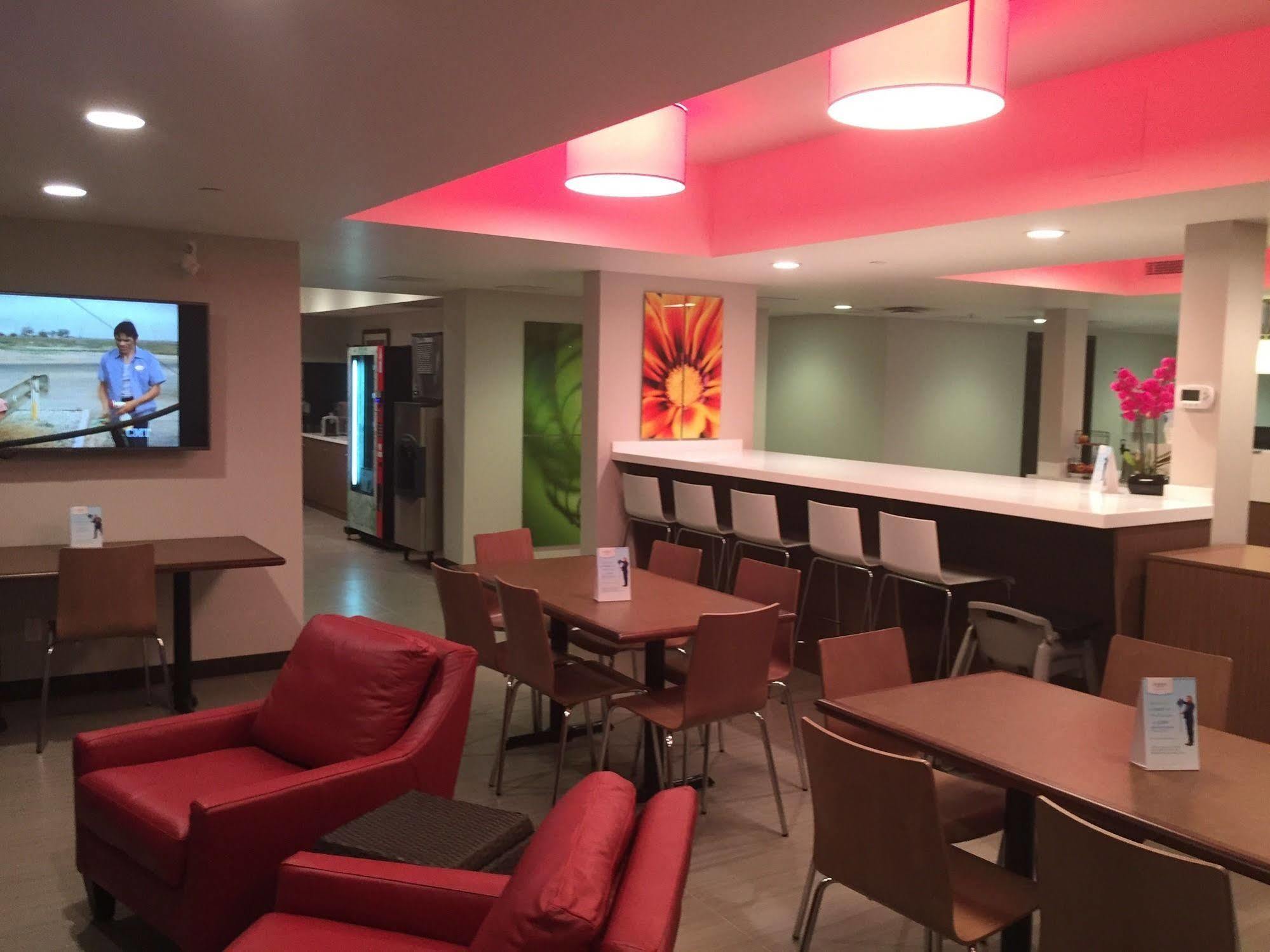 Microtel Inn & Suites By Wyndham Kirkland Lake Esterno foto