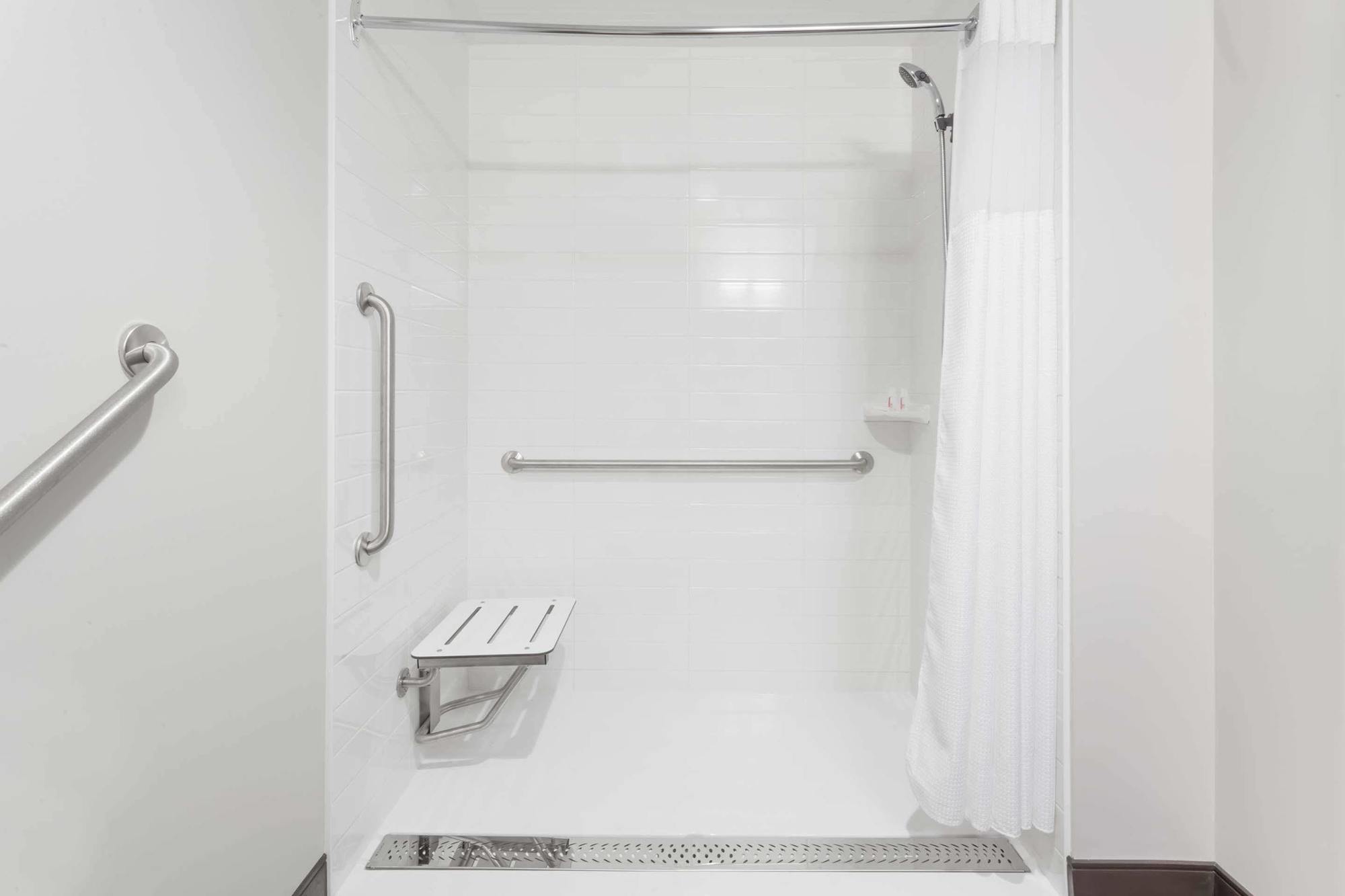 Microtel Inn & Suites By Wyndham Kirkland Lake Esterno foto