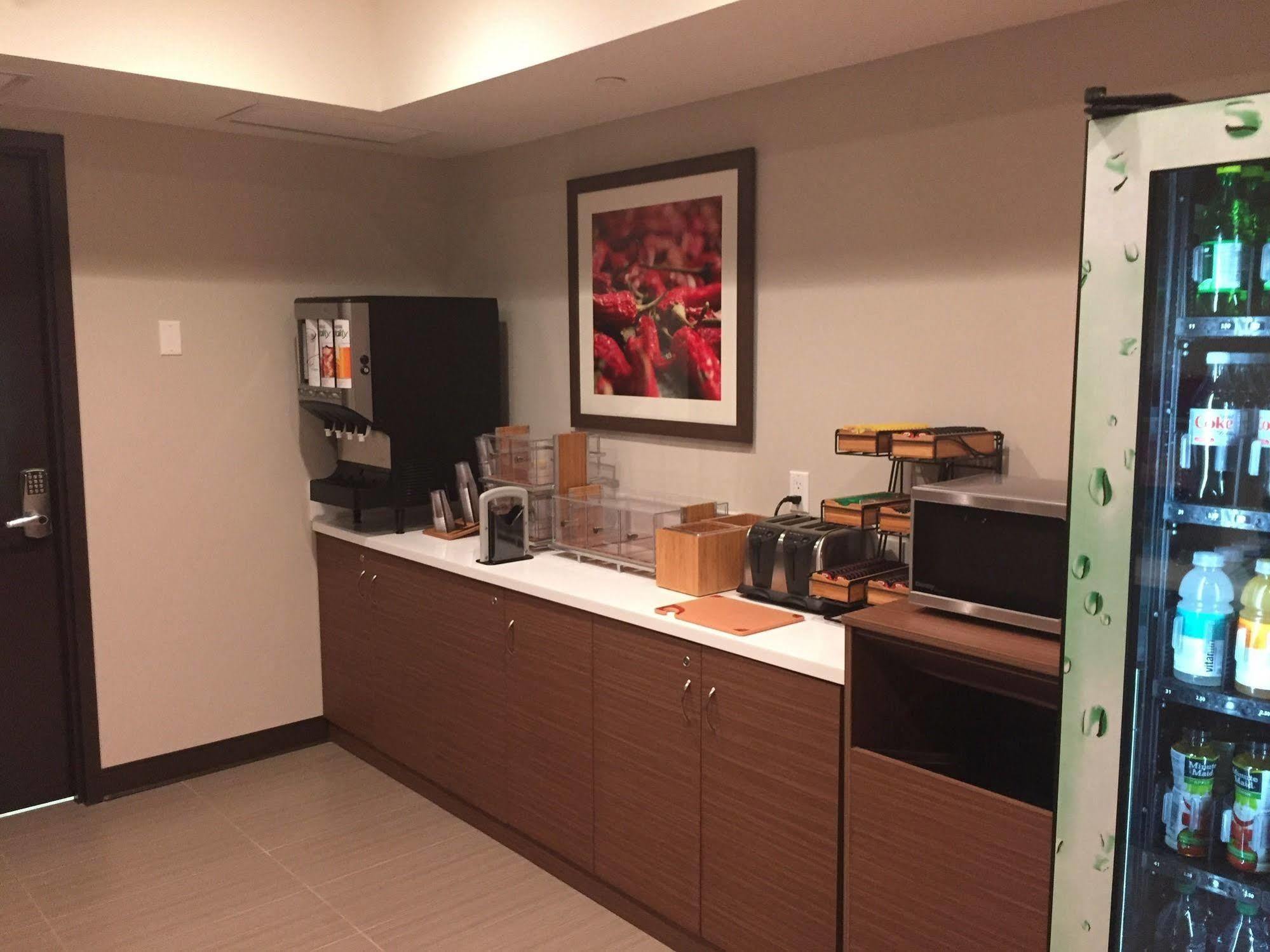 Microtel Inn & Suites By Wyndham Kirkland Lake Esterno foto