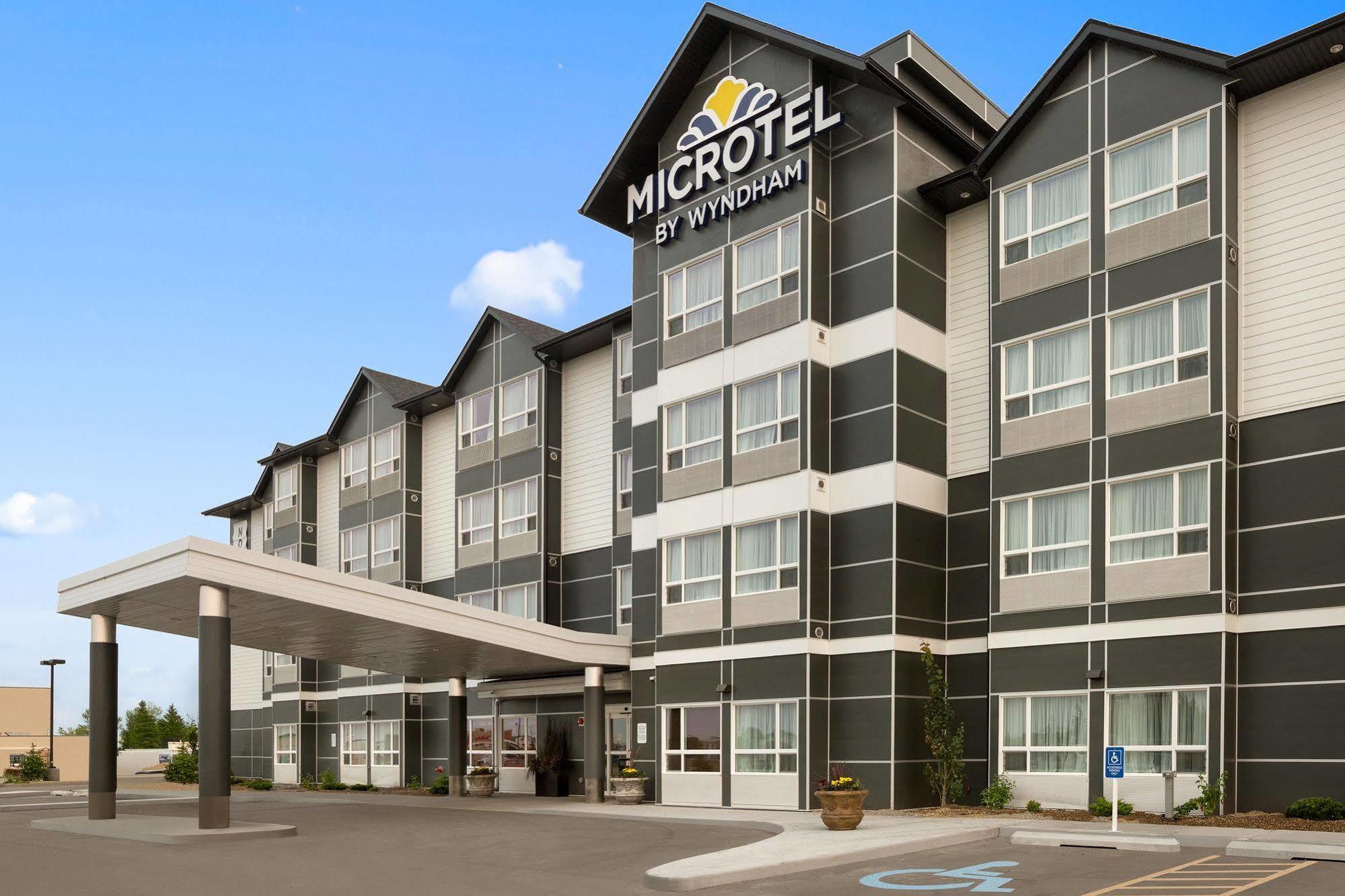 Microtel Inn & Suites By Wyndham Kirkland Lake Esterno foto